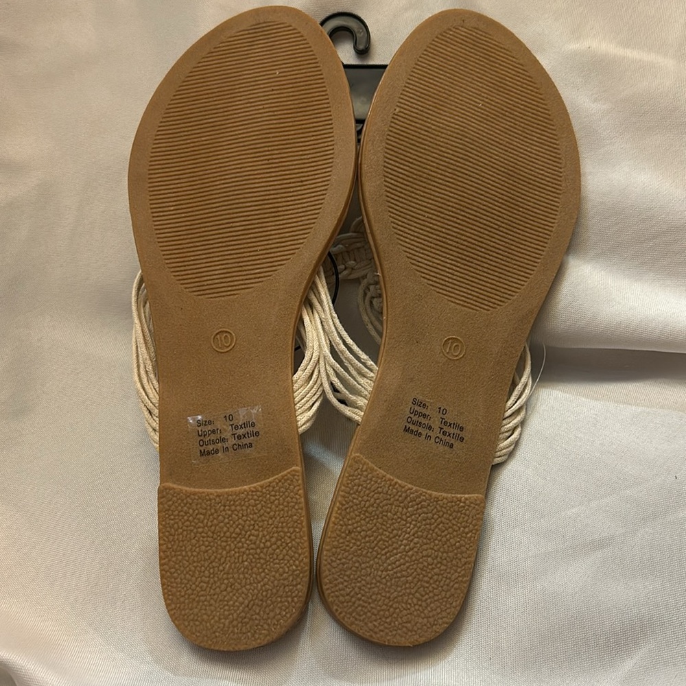 Olivia Miller Women’s Thong Sandals Size 10 - Picture 2 of 2